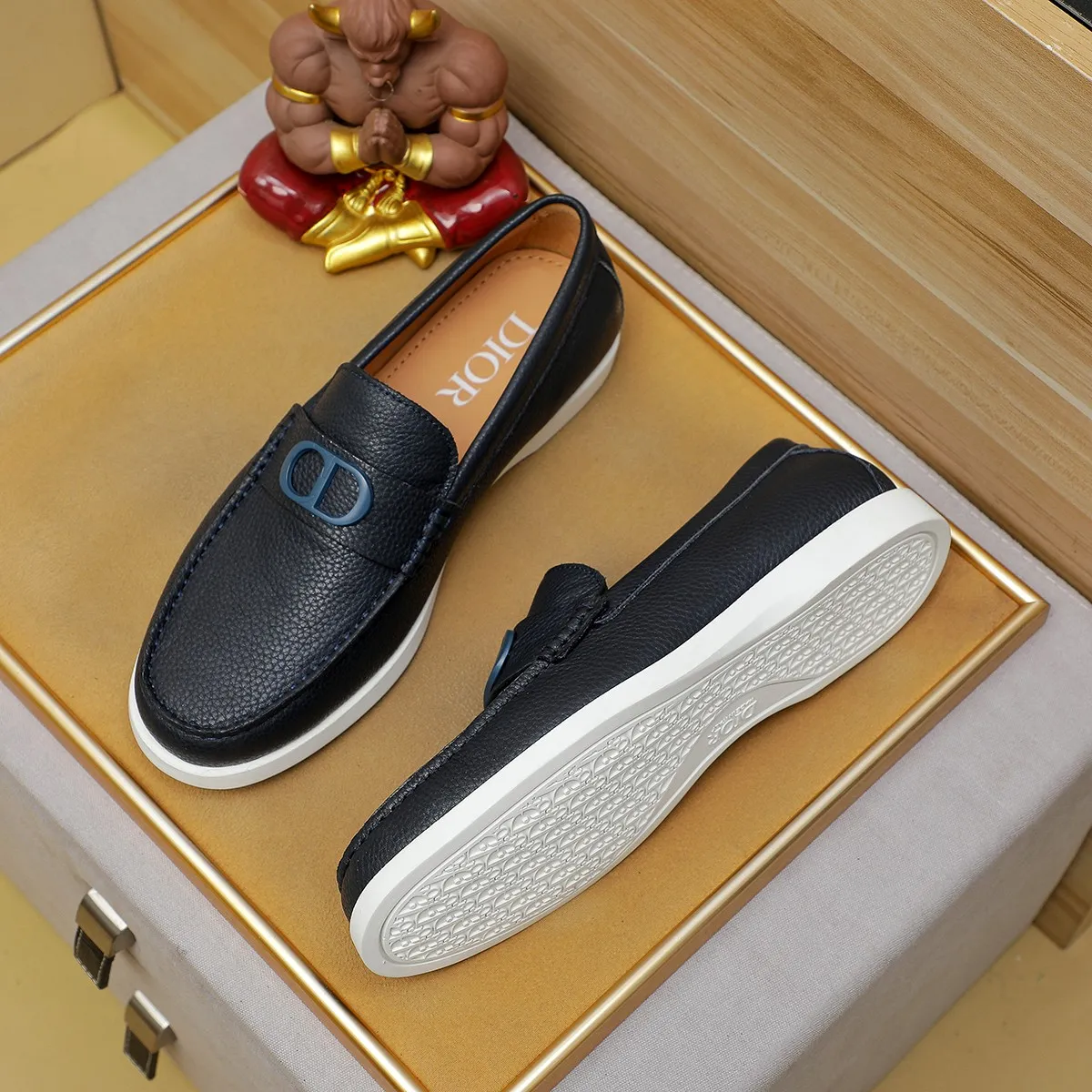 Men's clothing and shoes 💰460 💰🔥[Dior] High-end top-notch 🔝 purchasing agent 🔍🔍The latest 🇺🇸 counters are on sale simultaneously, original Italian brand · brand totem cloth sewn with brand cloth label · paired with calfskin · (high-end, nobility and class) exquisite workmanship (cow Leather lining) Sole: Original two-color sole ⚠️outsole specially provided by the original factory. Comfortable, wear-resistant, non-slip, real-life photoshoot🎬The real thing is more beautiful🔍Color: Color optional💕💕Number of yards: 39-44 (customized at 38.45.46)...